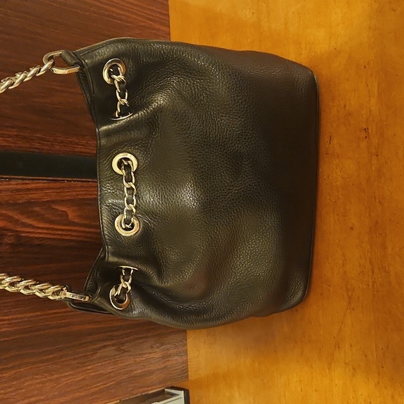 Beautiful Michael Kors Purse - Picture 5 of 8